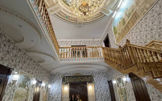 Jumadaler Emir's Palace in the Old City Hotel