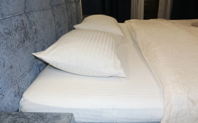 Na Sverdlova 79A NiceAparts Flat