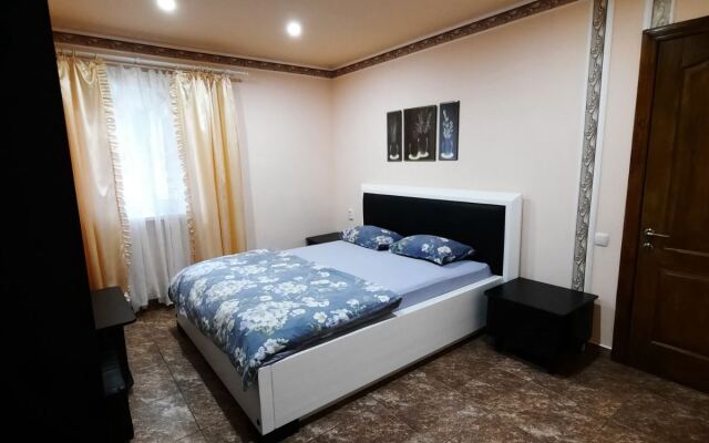 Oktyabrskaya 5 Guest House