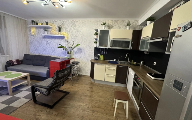 Yevrodvushka Poema-Apart Na Yesenina Flat