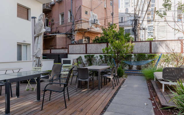 Blueground at Nahalat Bynamin ID08 Apartments