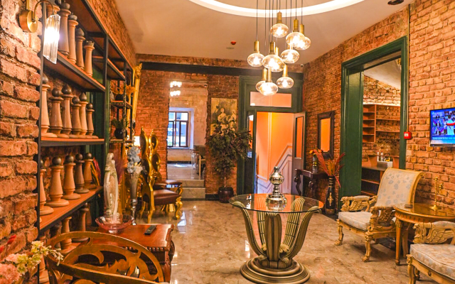 Отель Aria Palace