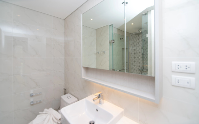 Апартаменты Три спальни с видом на море и озеро