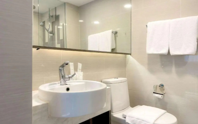 Ramada by Wyndham Bangkok Sukhumvit 11