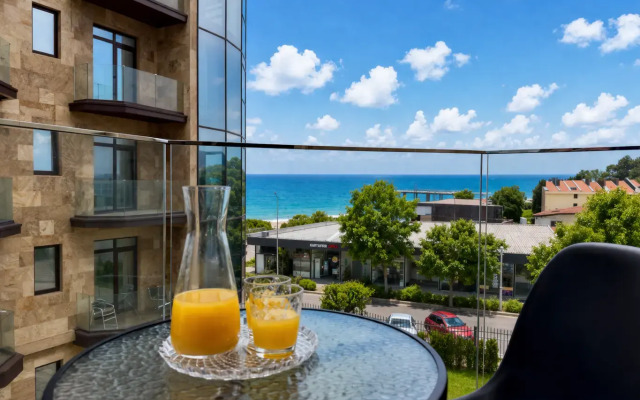 Апартаменты Люкс с видом на море и бассейн
