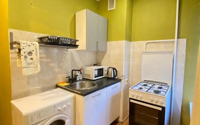 700 Shagov Do Nevskogo Prospekta Flat