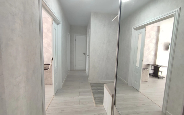 Ryadom S Naberezhnoy Flat