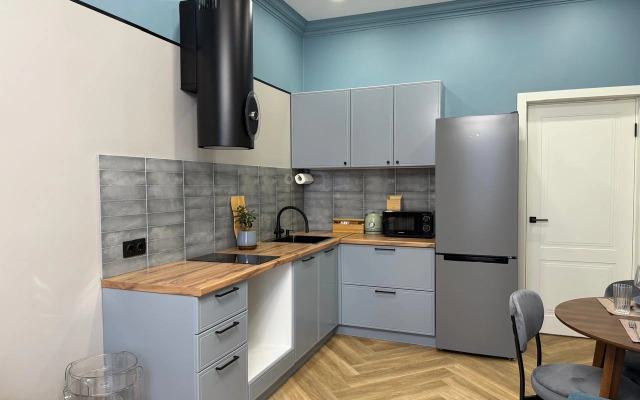 Uyutnaya S Dizaynerskim Remontom Flat