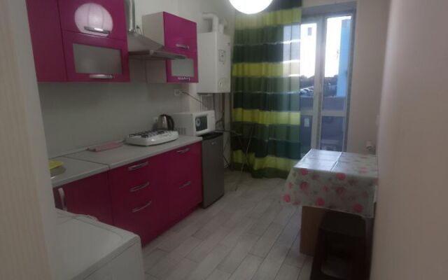 V Mikrorayone Rodnikovaya Dolina Flat