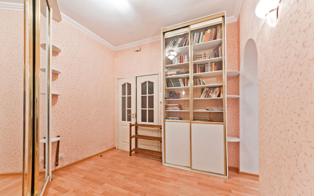 Na Mokhovoy Apartments
