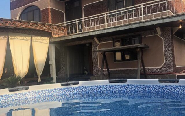 Elina Guest House