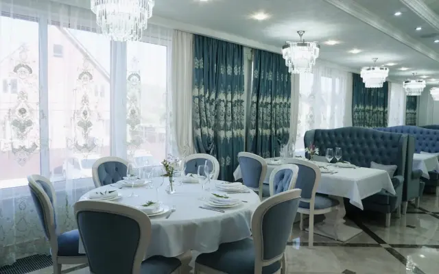 Atrium Hotel