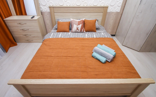 Апартаменты 2 комнатная квартира Крылова 38