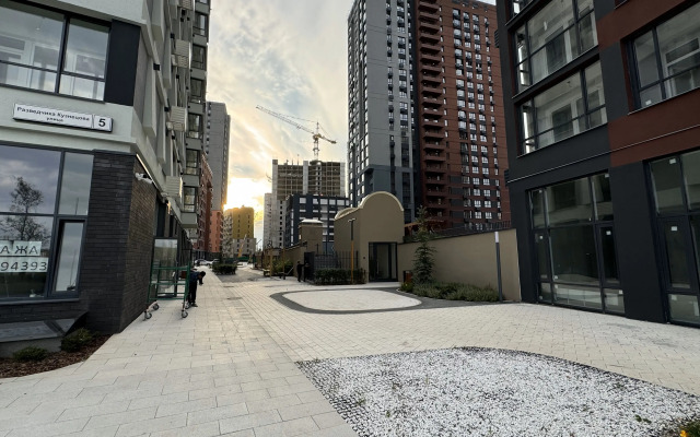 Apartments Shestimestnaya Trekhkomnatnaya Kvartira V Tsentralnom Rayone Zhk "divny Kvartal"