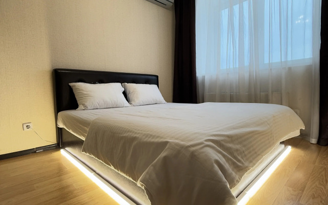 Tut Khorosho Na Surikova 53a 6 Flat