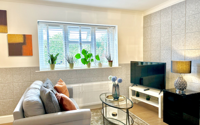 Damos Living - Superb Business En-Suite Studio Apartments