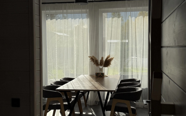 Dom s basseynom ryadom Solnechnoy dolinoy Private house