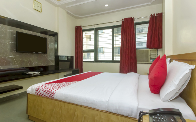 New Uttam Hira Palace Hotel