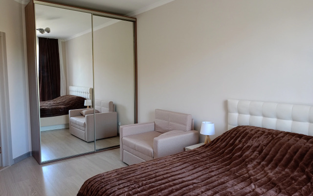 V Novom Dome Orudiynaya 1A Flat