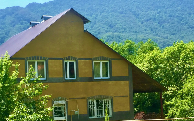V Gorakh Dlya Semeynogo Otdykha Private House
