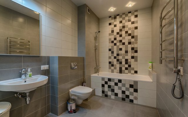 Апартаменты 4-комнатные HomeApart Сторожовская, 6