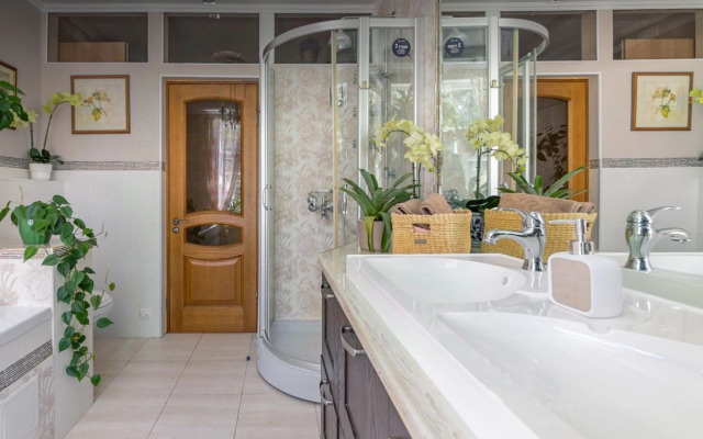 Частный дом 8-к 250 м²