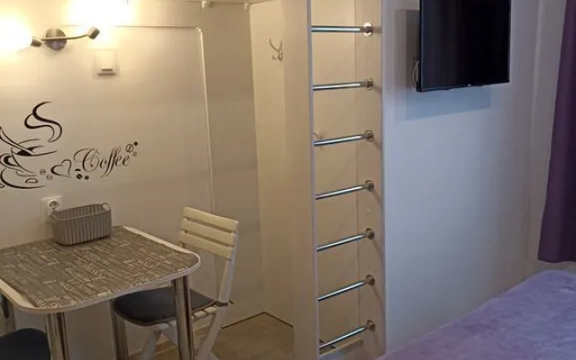 Lilovyje Na Solnechnoy Ulitse 17 Apartments