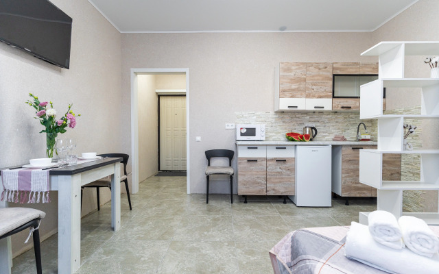 Prostornye s Panoramnym Balkonom ot LetoApart Apartments