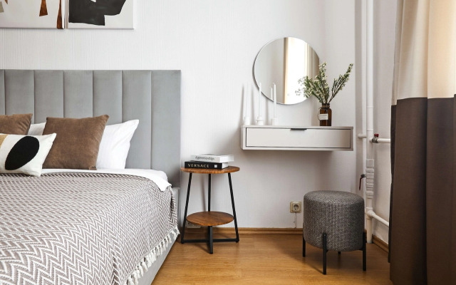 Квартира FlatStay Карповки 16| Большая видовая 4шка с камином