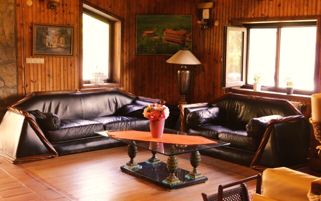 Club Grand Becassier Guest House
