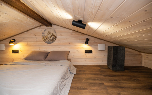 Частный дом Домик в лесу