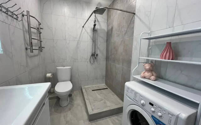 Trekhmestnye s Vidom na Reku Flat