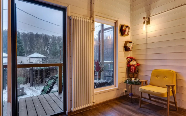 Частный дом с бaнeй на дpoвaх Harmony