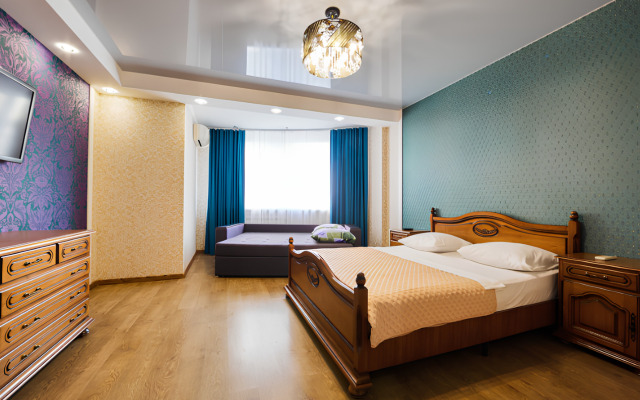 Na Revolyutsionnoy 3 Apartments