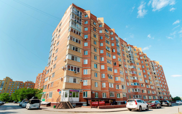 Uyutnaya kvartira v tsentre levoberezhyya Flat