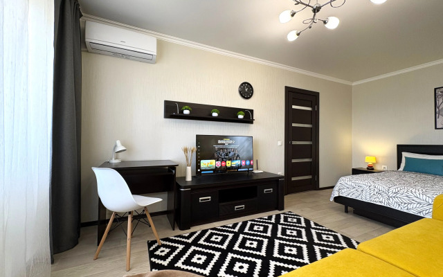 John Silver SUTKI LIFE Apartments