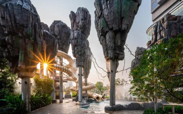 Отель Grande Centre Point Space Pattaya