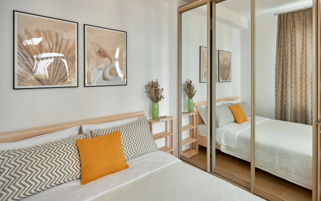 In the center of the Riviera Park Apartments