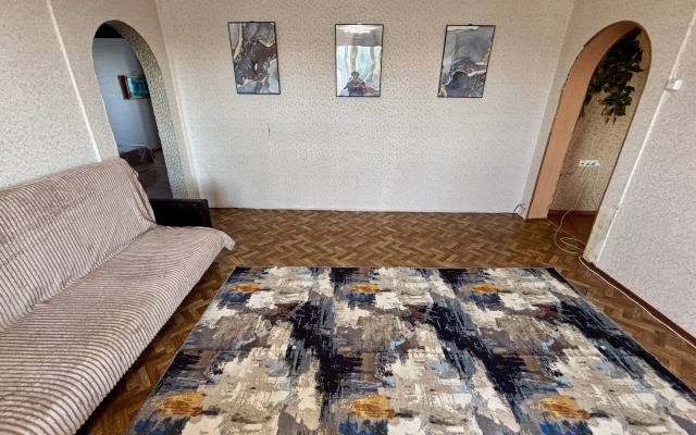 Tryohkomnatnaya v Kalinince Flat
