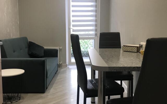 9 Aprelya Apartments