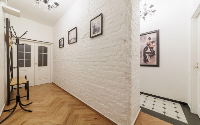 Апартаменты Трехкомнатные у Площади Восстания 10 гостей