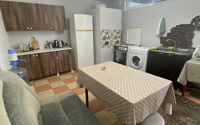 Vavilova 2 Guest House