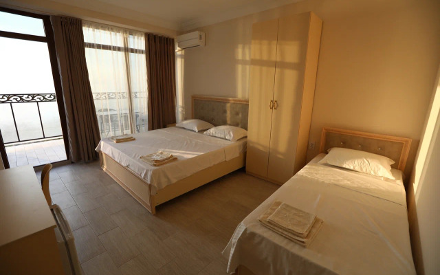 Kavkaz Hotel