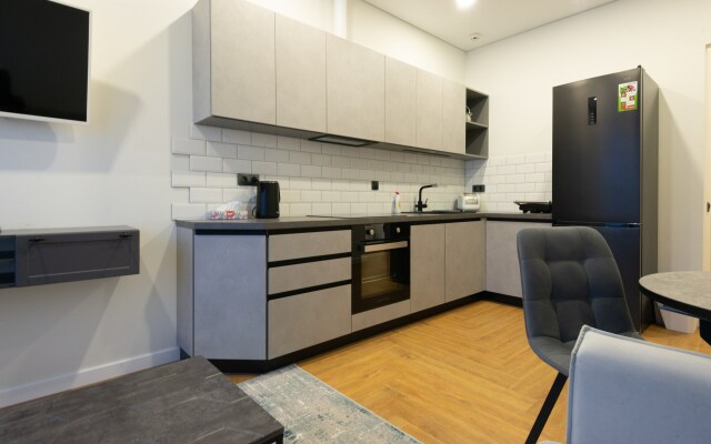 Three-Bedroom Apartment for 2+2+2 By Lo Apartments Flat