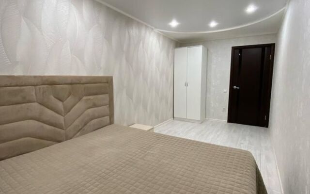 Na Ulitse Botvina 8 Flat