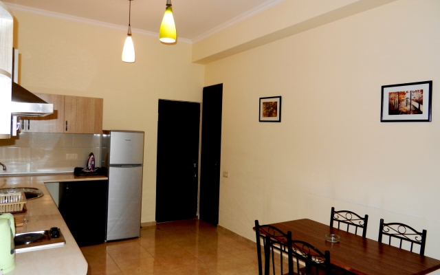 Na Ploschadi Respubliki Apartments