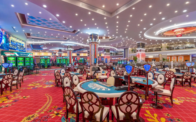 Merit Royal Gardens Hotel & Casino