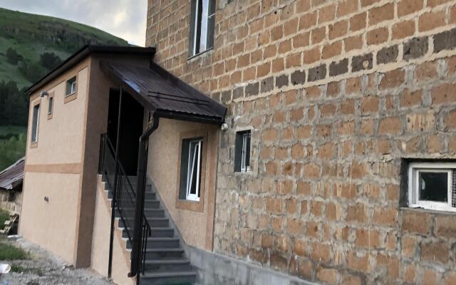 Istoman Dom S Mangalom Apartments