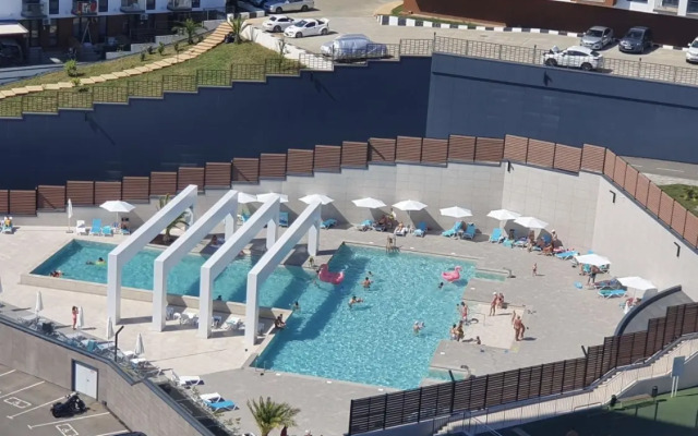 S Bassejnom ZhK Morskaja Simfonija Apartments