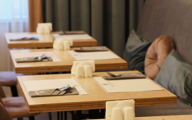 Отель Талес